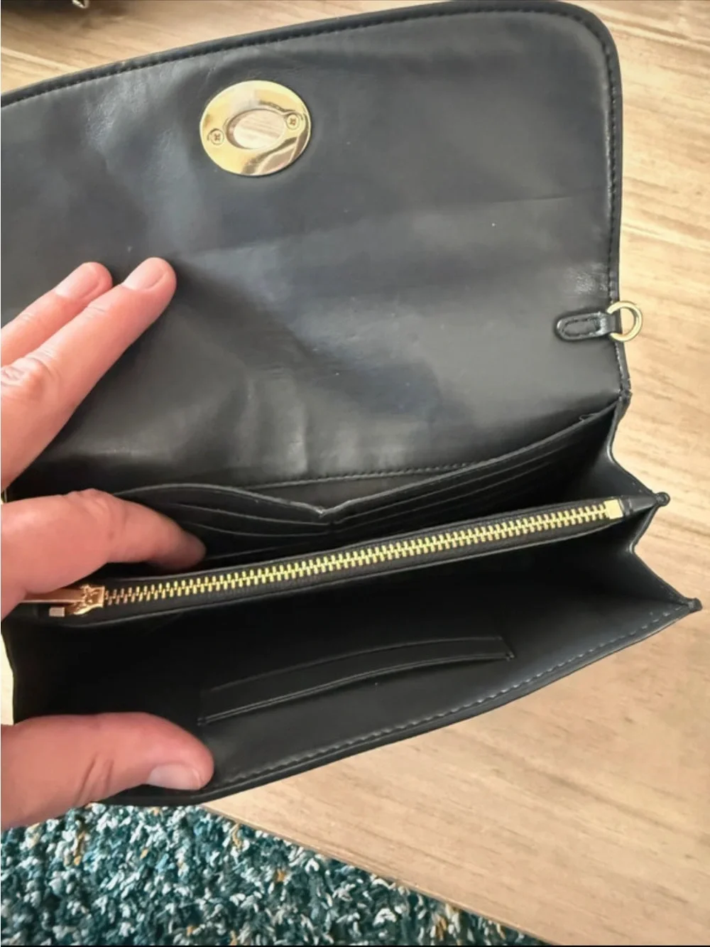 Classic Leather Turnlock Wallet Clutch in Black